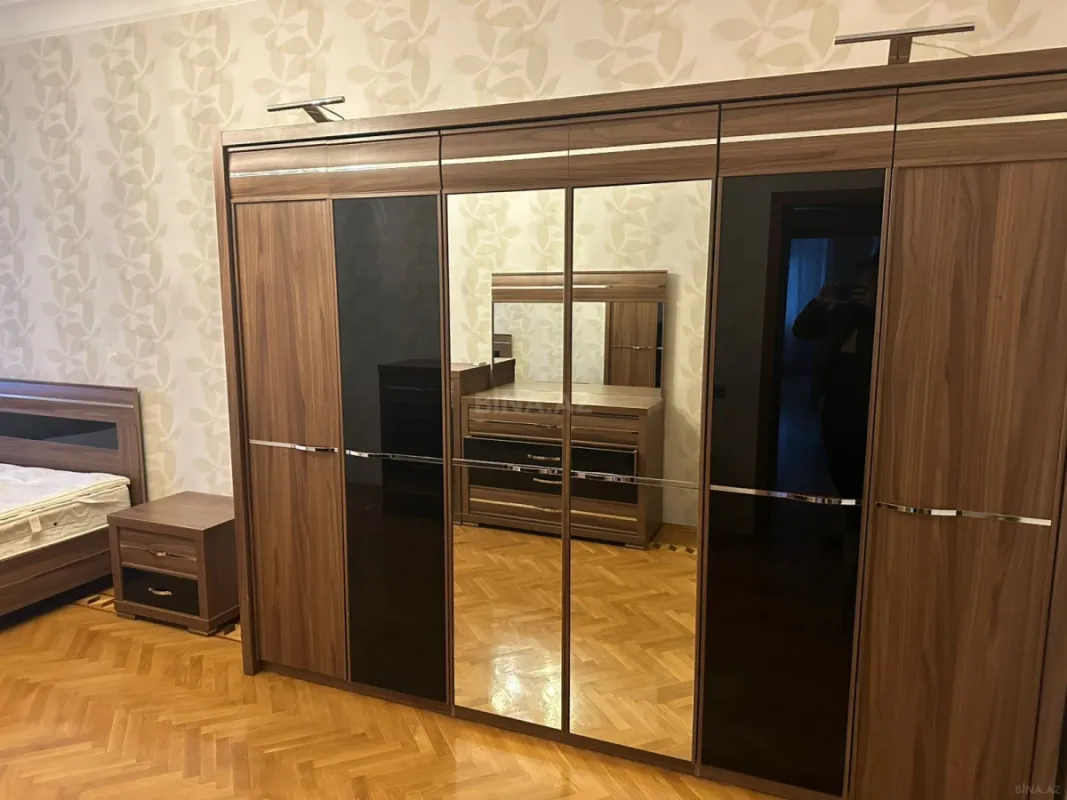Satılır 3 otaqlı mənzil 160 m²