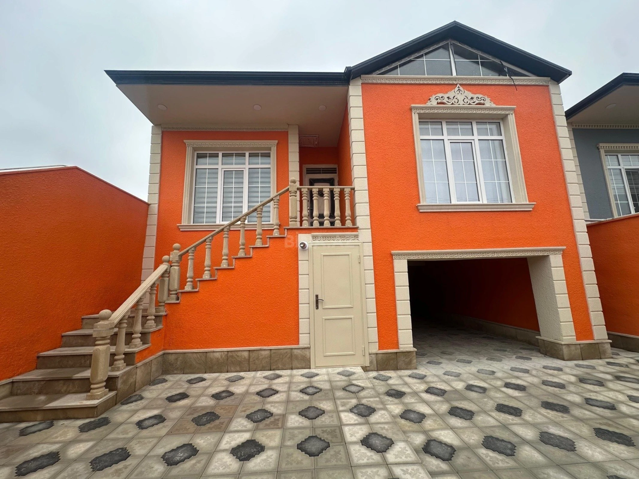 Satılır 4 otaqlı həyət evi 200 m²