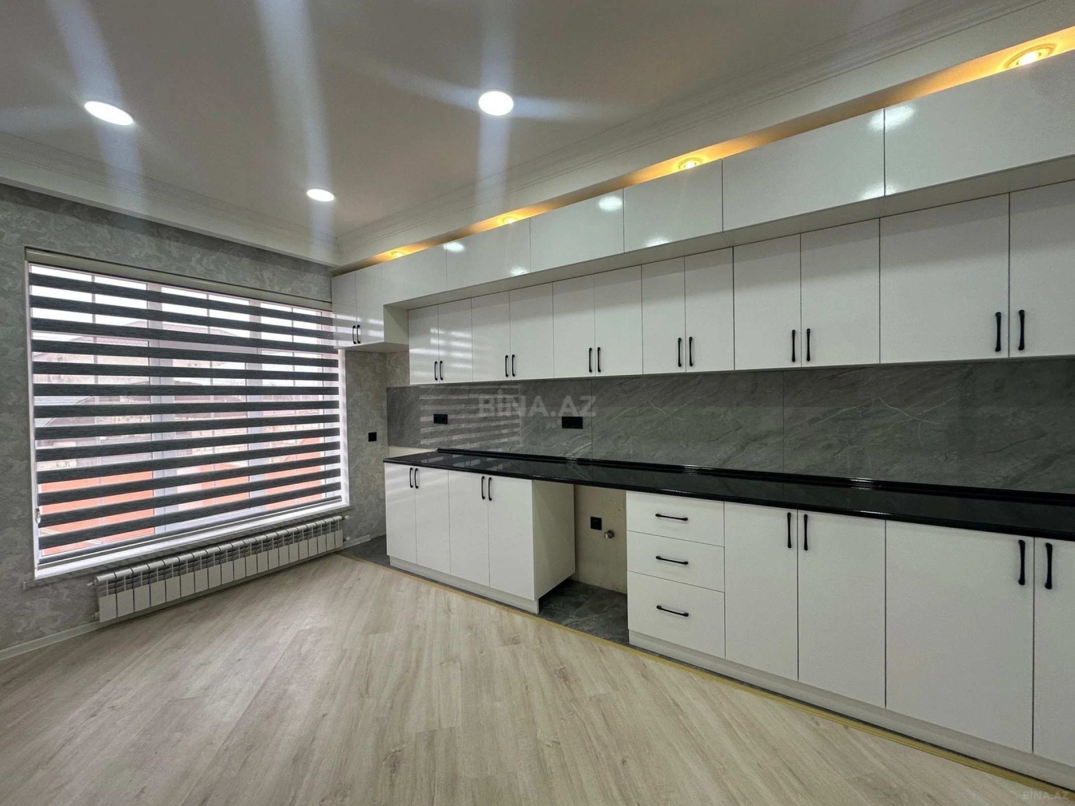 Satılır 4 otaqlı həyət evi 200 m²