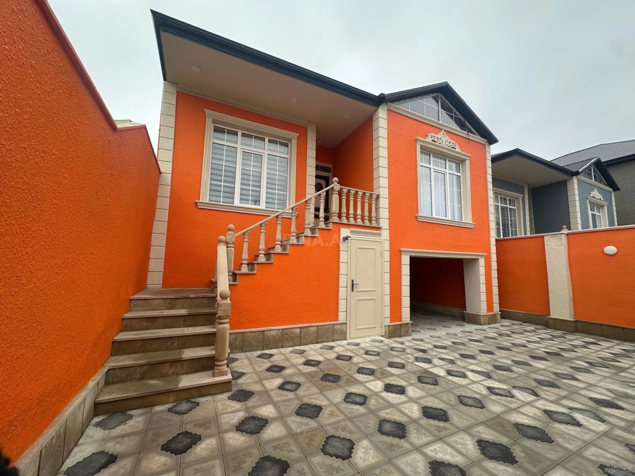 Satılır 4 otaqlı həyət evi 200 m²