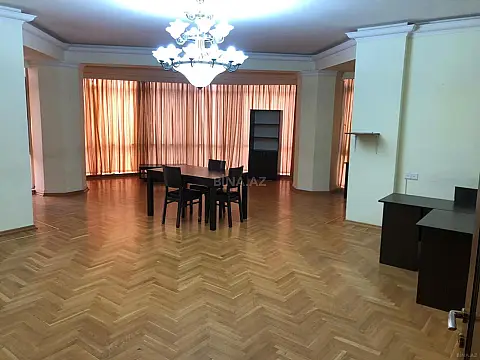 Kirayə verilir 4 otaqlı ofis 200 m² — Bakı 4 otaq 200.00 m²