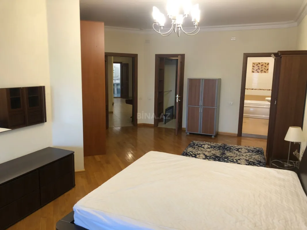 Kirayə verilir 4 otaqlı mənzil 220 m²