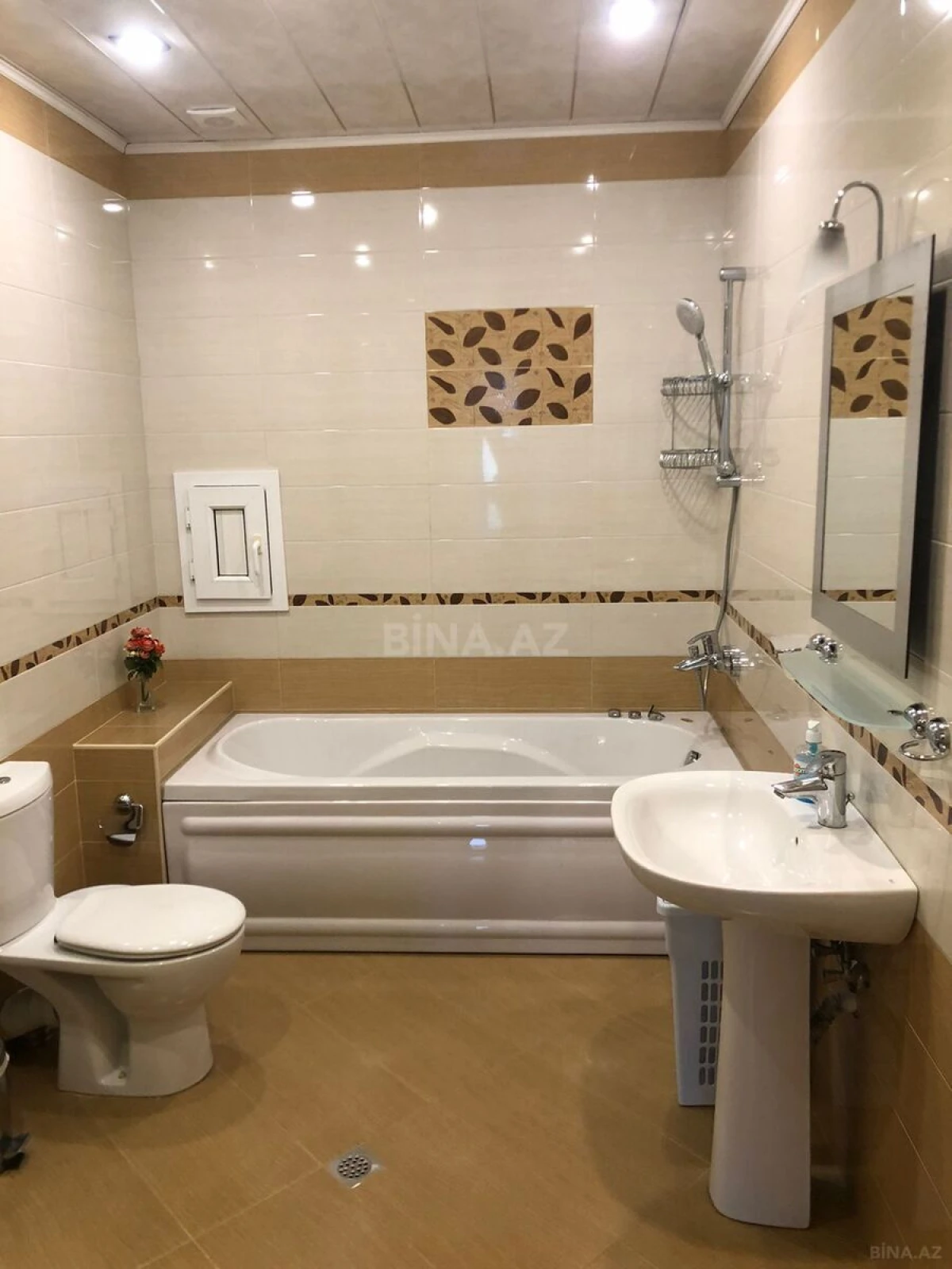 Kirayə verilir 4 otaqlı mənzil 220 m²