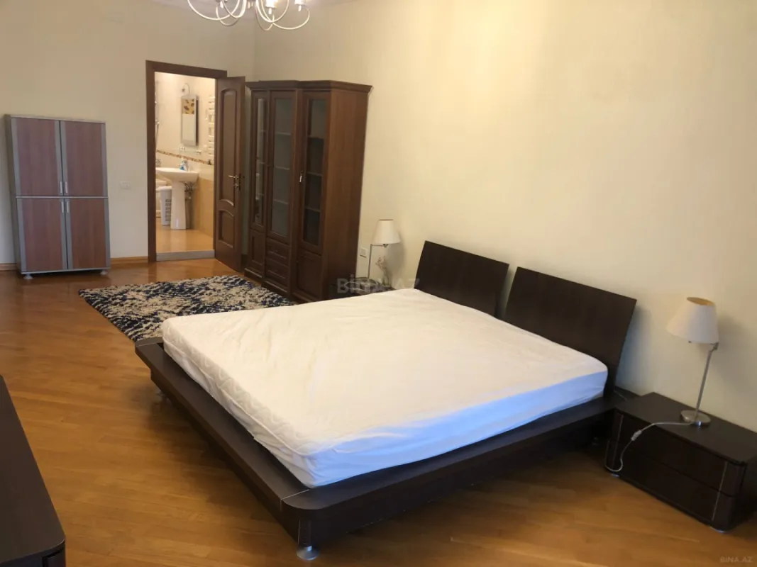 Kirayə verilir 4 otaqlı mənzil 220 m²