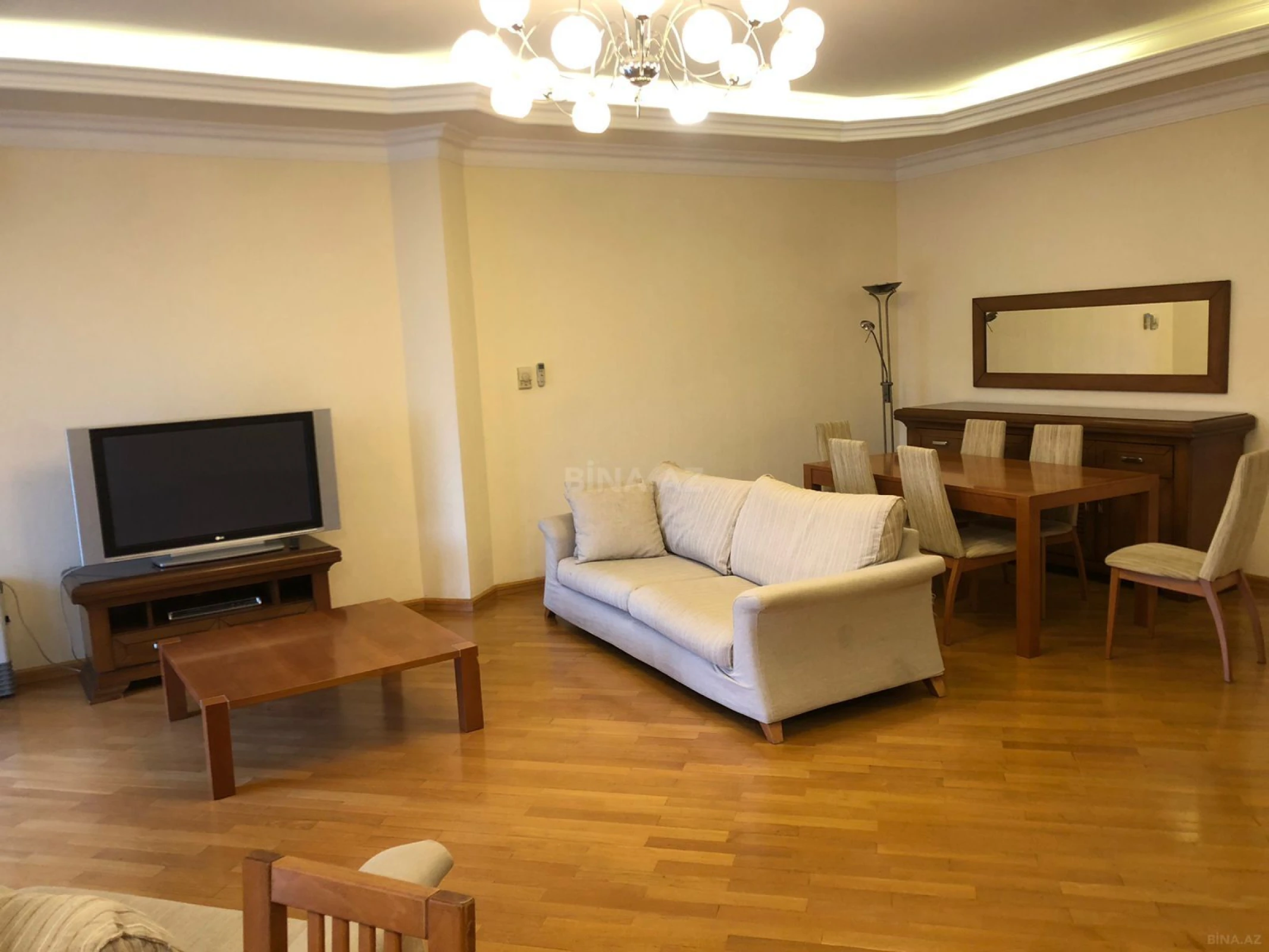 Kirayə verilir 4 otaqlı mənzil 220 m²