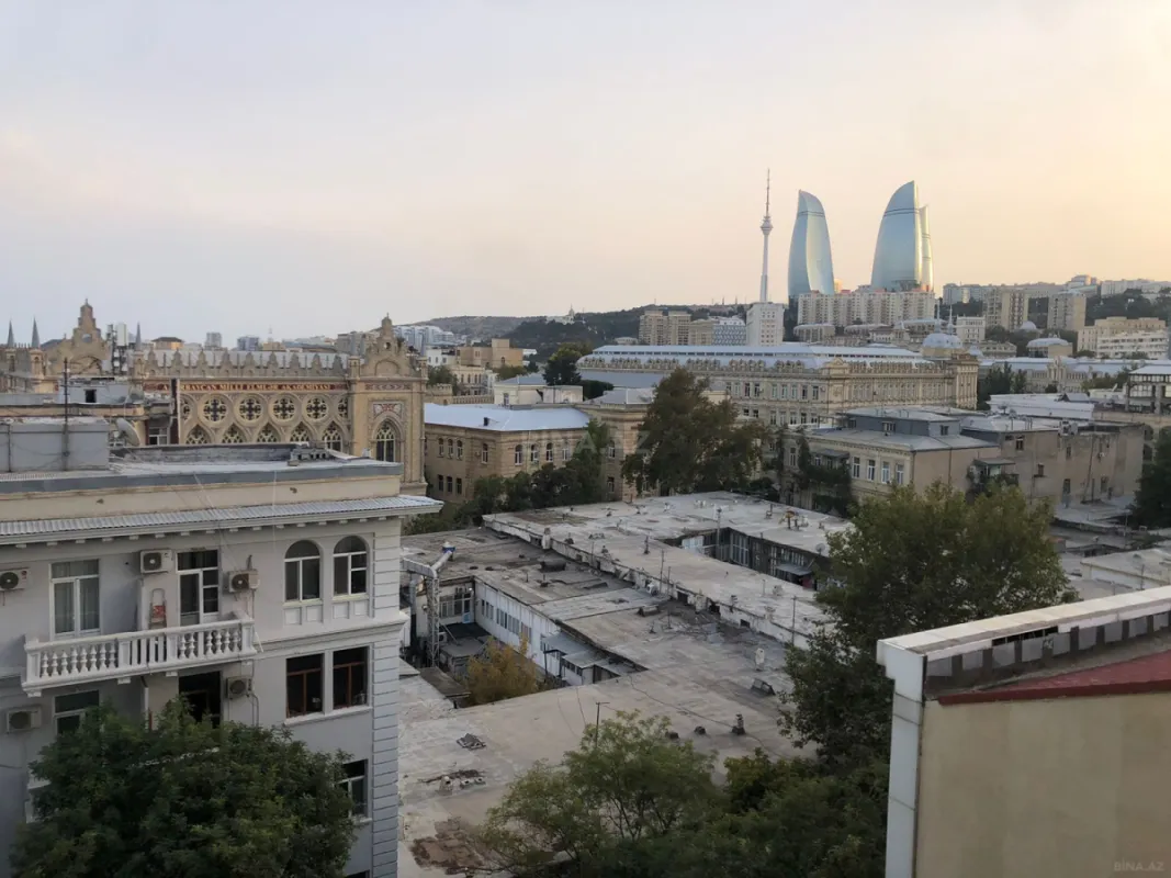 Kirayə verilir 4 otaqlı mənzil 220 m²