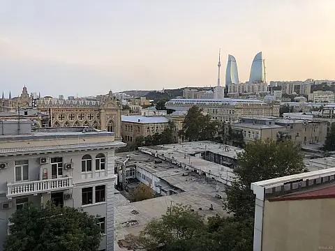 Kirayə verilir 4 otaqlı mənzil 220 m²