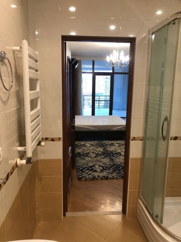 Kirayə verilir 4 otaqlı mənzil 220 m²