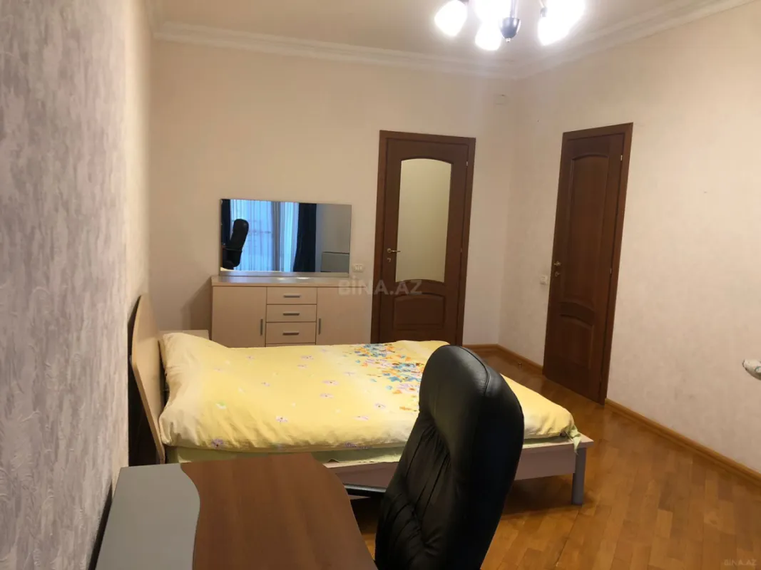 Kirayə verilir 4 otaqlı mənzil 220 m²