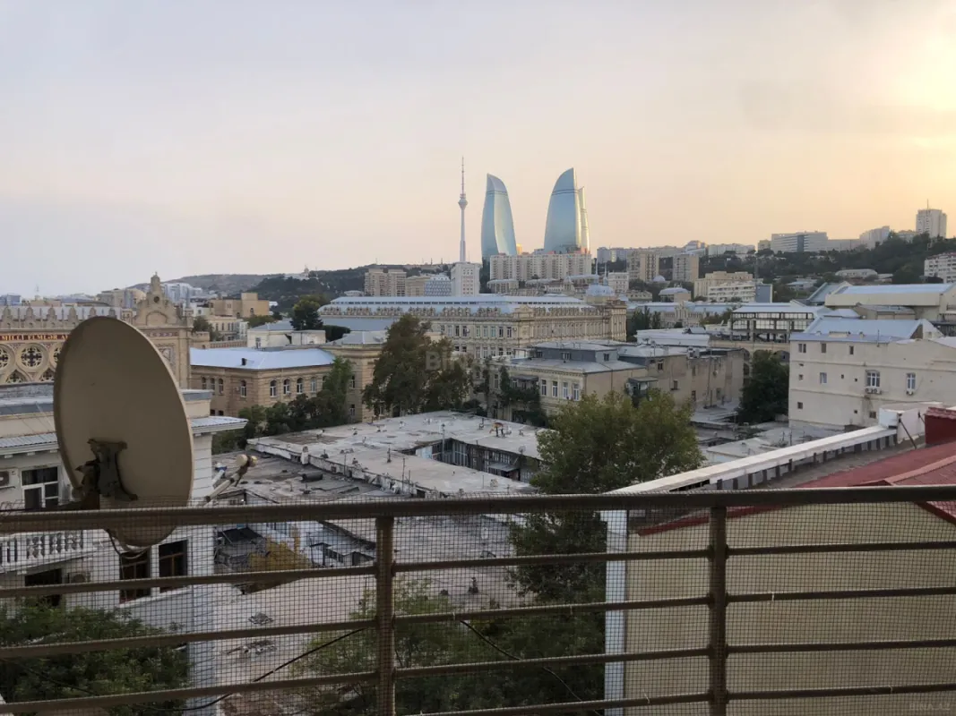 Kirayə verilir 4 otaqlı mənzil 220 m²