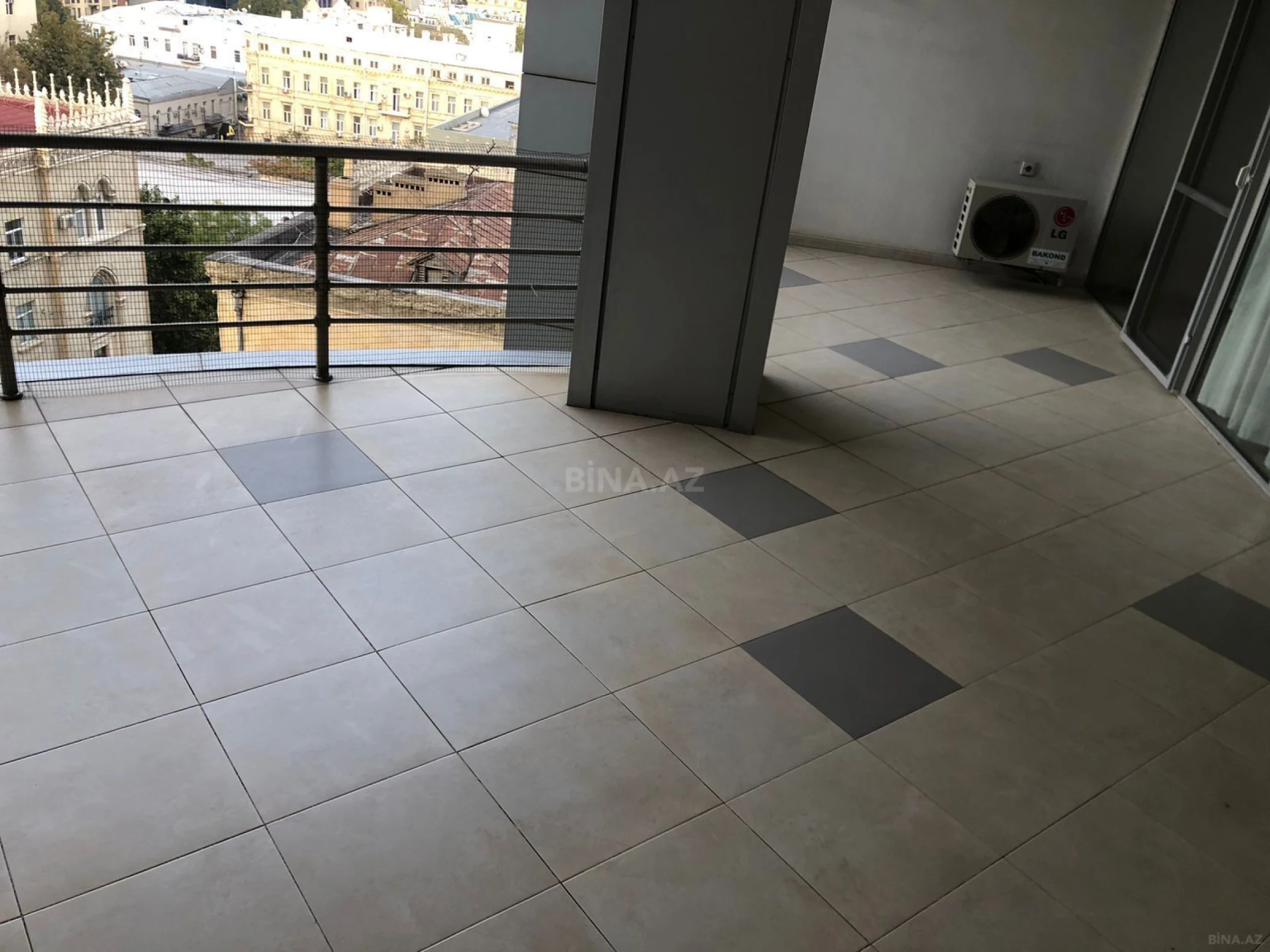 Kirayə verilir 4 otaqlı mənzil 220 m²