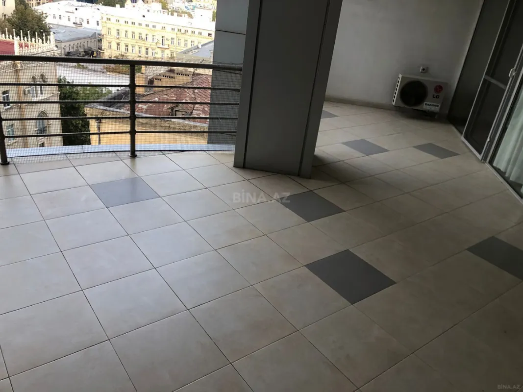 Kirayə verilir 4 otaqlı mənzil 220 m²