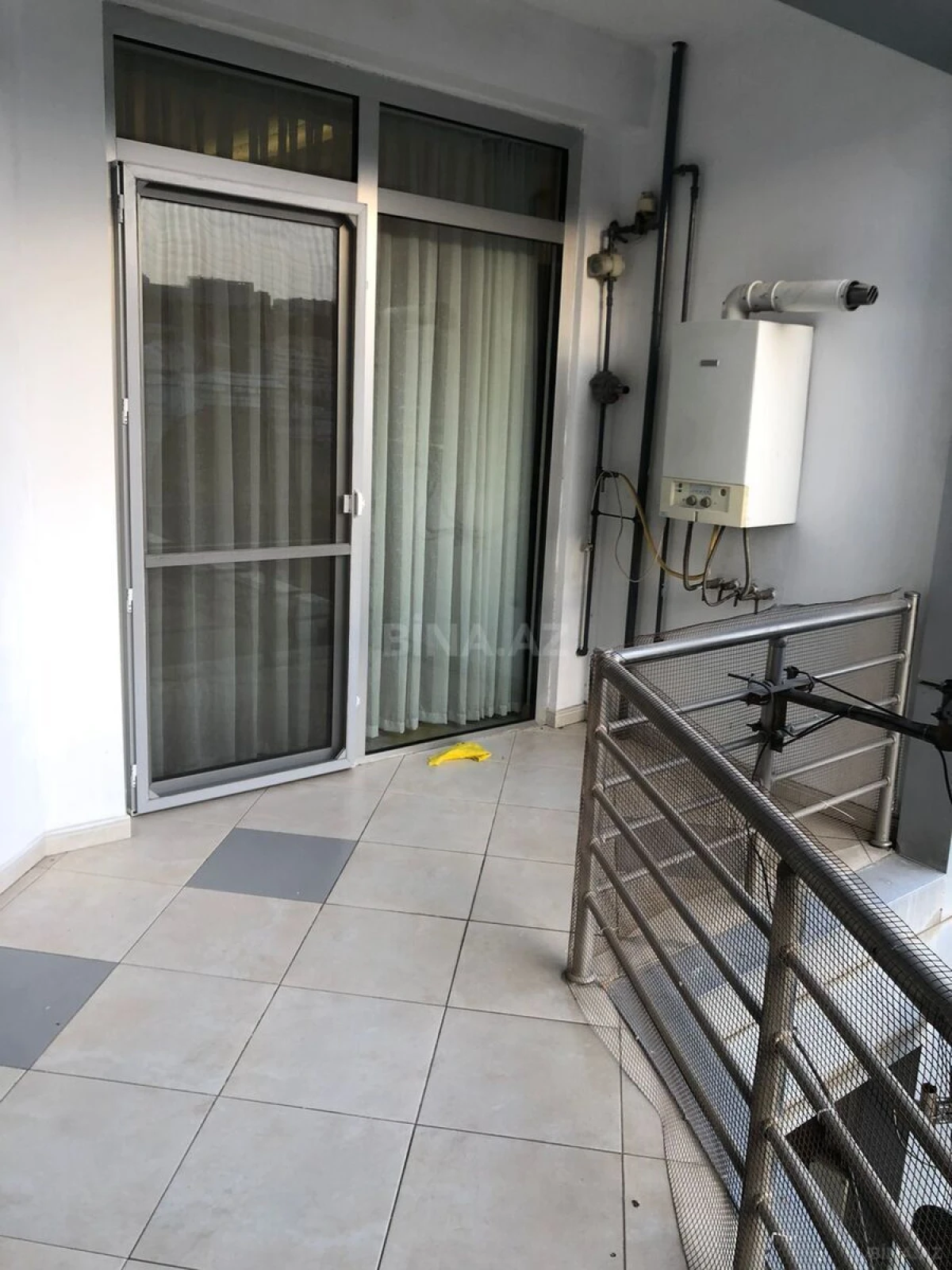 Kirayə verilir 4 otaqlı mənzil 220 m²