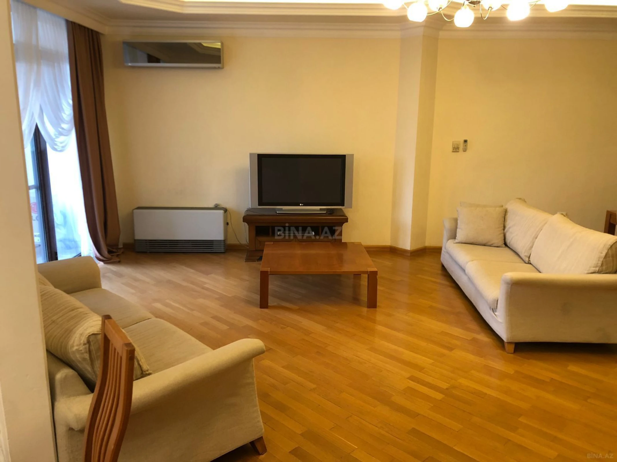 Kirayə verilir 4 otaqlı mənzil 220 m²