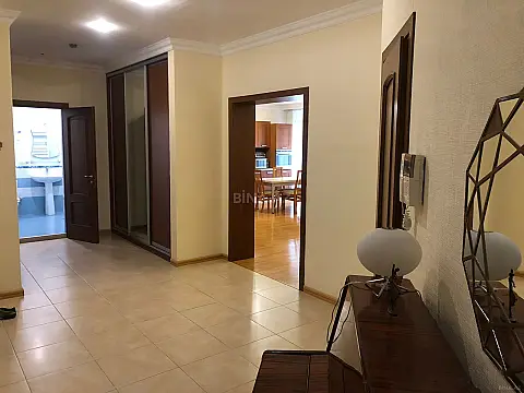 Kirayə verilir 4 otaqlı mənzil 220 m² — Bakı 4 otaq 220.00 m²