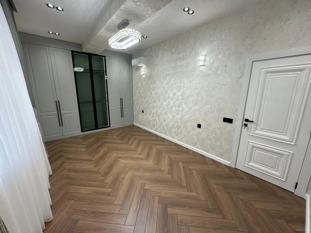 Satılır 3 otaqlı mənzil 105 m²