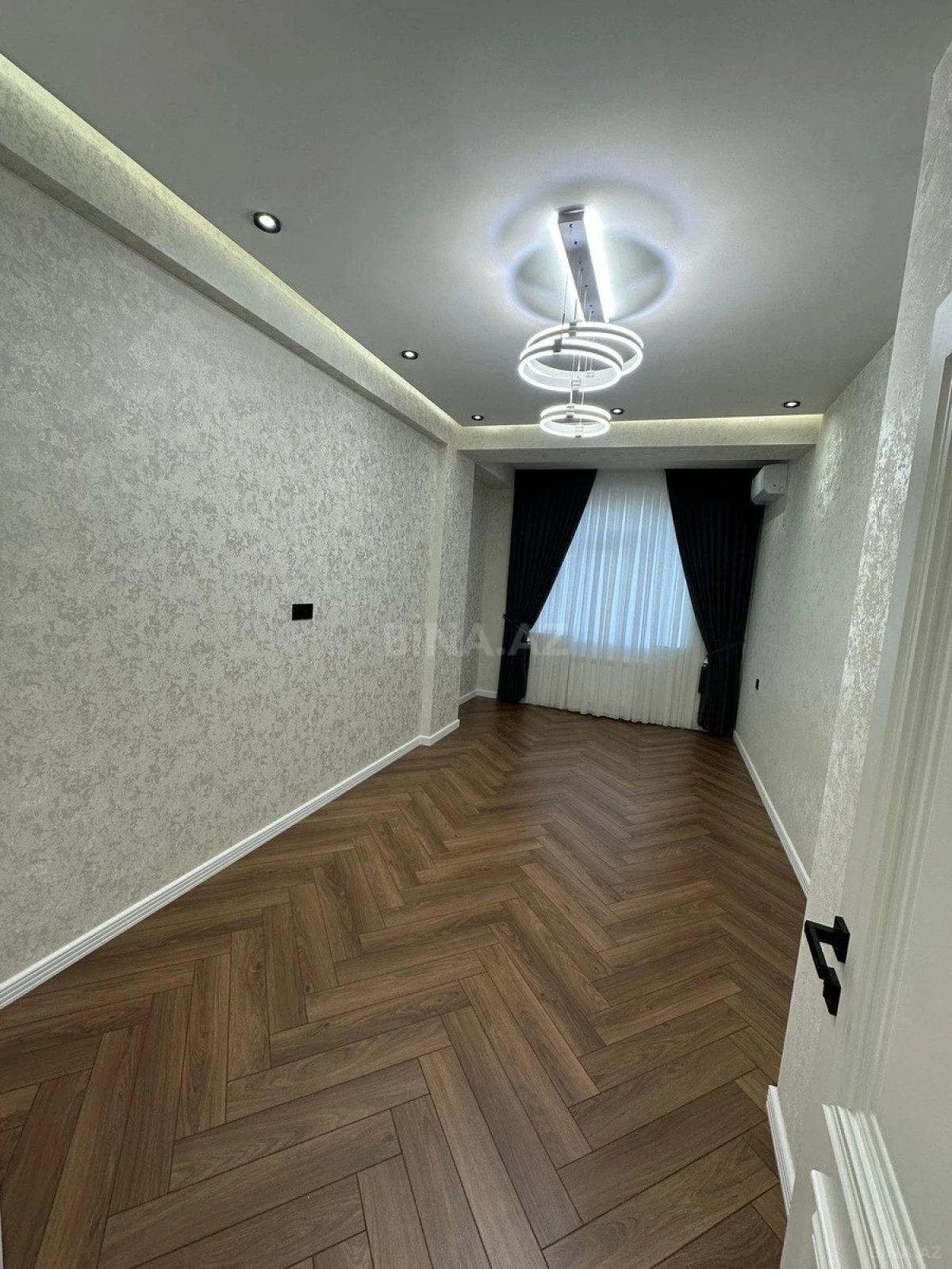 Satılır 3 otaqlı mənzil 105 m²