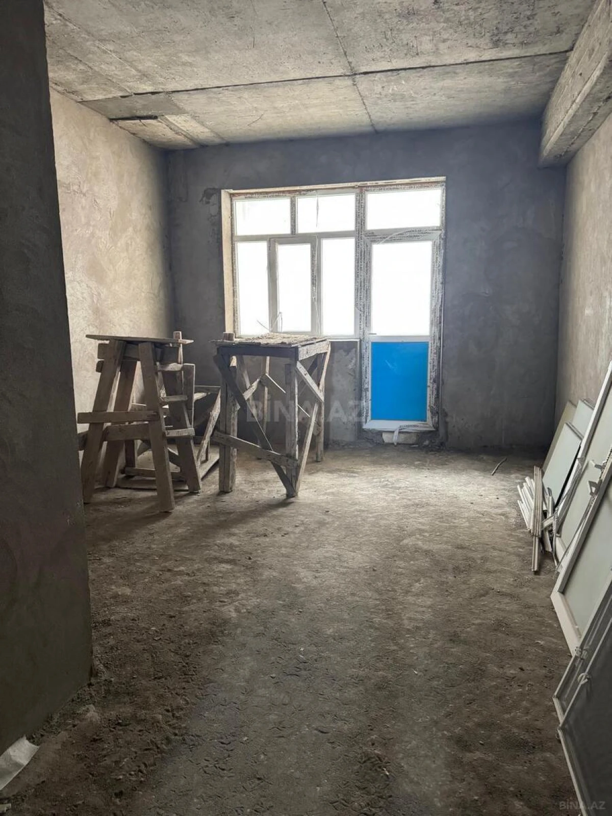 Satılır 4 otaqlı mənzil 180 m²