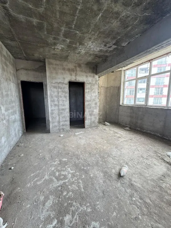 Satılır 4 otaqlı mənzil 180 m²