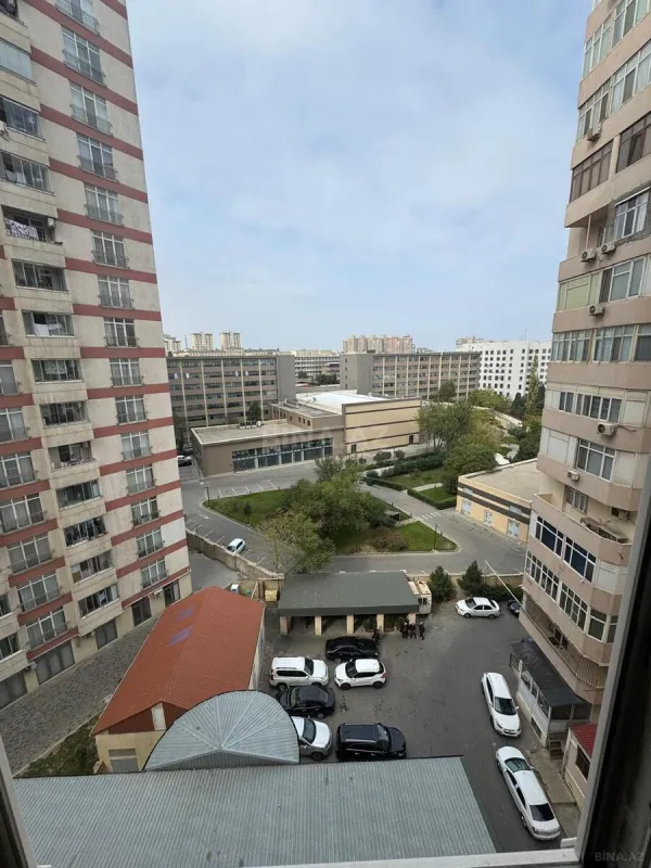 Satılır 4 otaqlı mənzil 180 m²