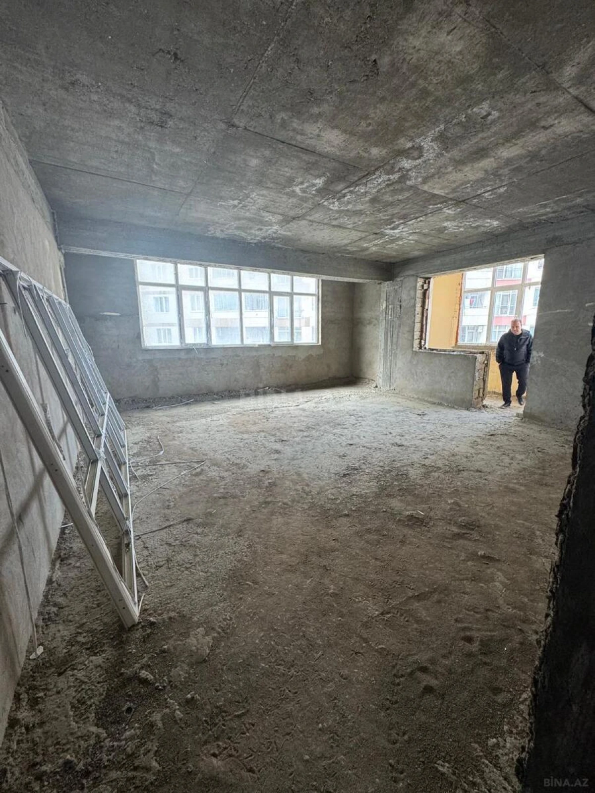 Satılır 4 otaqlı mənzil 180 m²