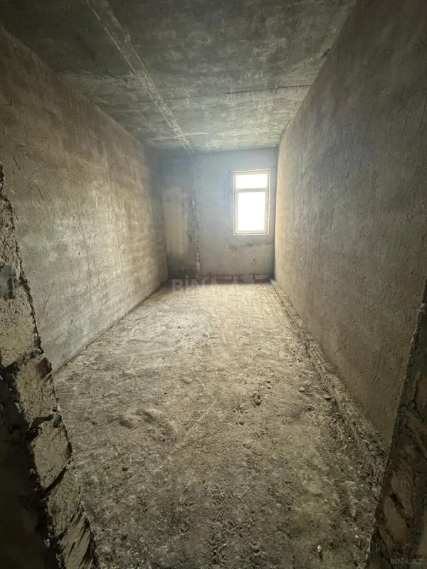 Satılır 4 otaqlı mənzil 180 m²