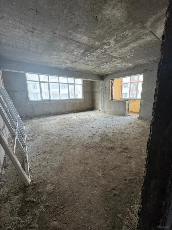 Satılır 4 otaqlı mənzil 180 m²