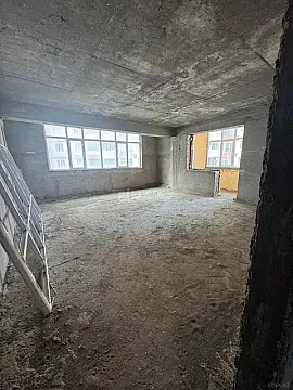 Satılır 4 otaqlı mənzil 180 m²