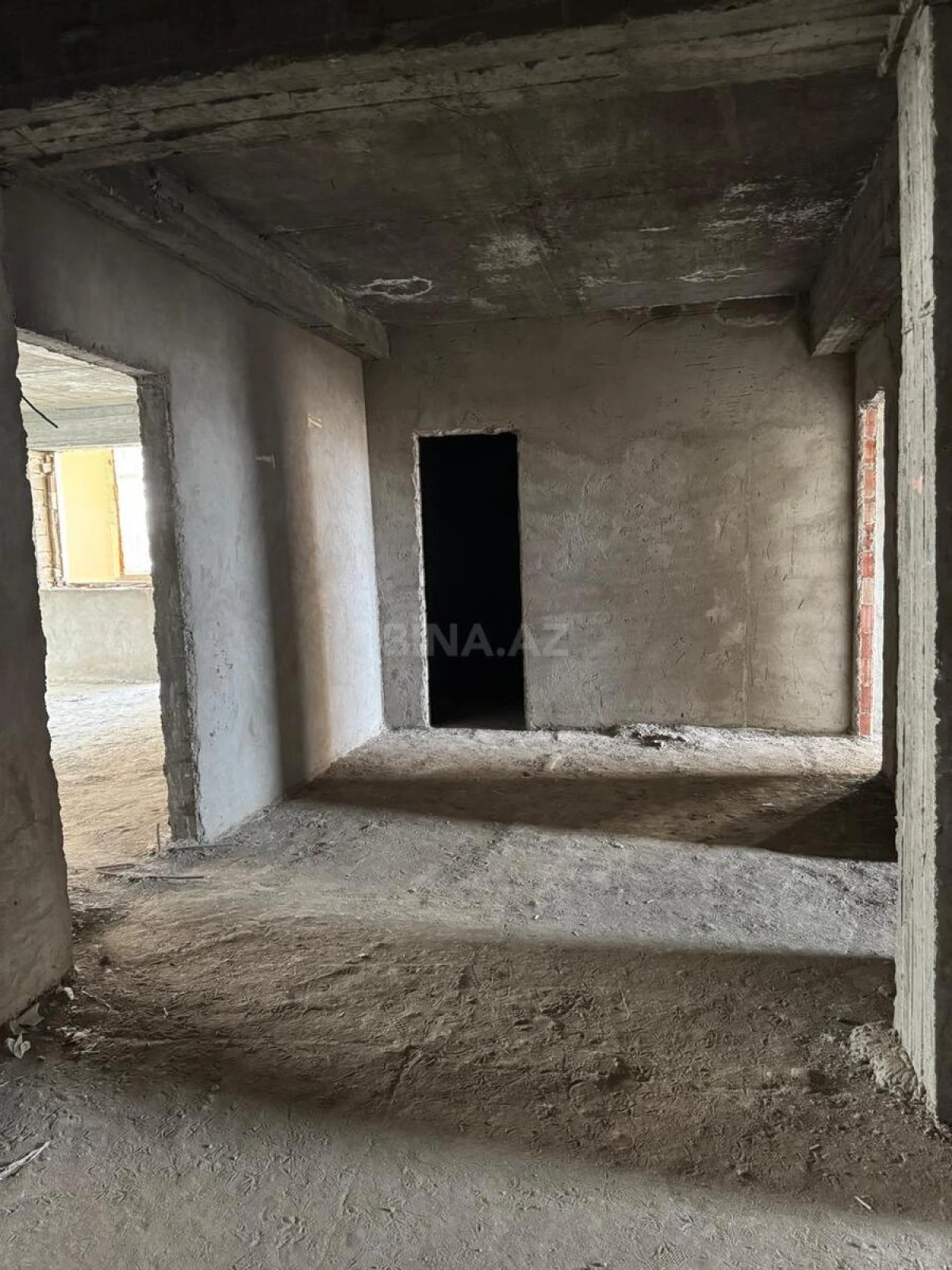 Satılır 4 otaqlı mənzil 180 m²