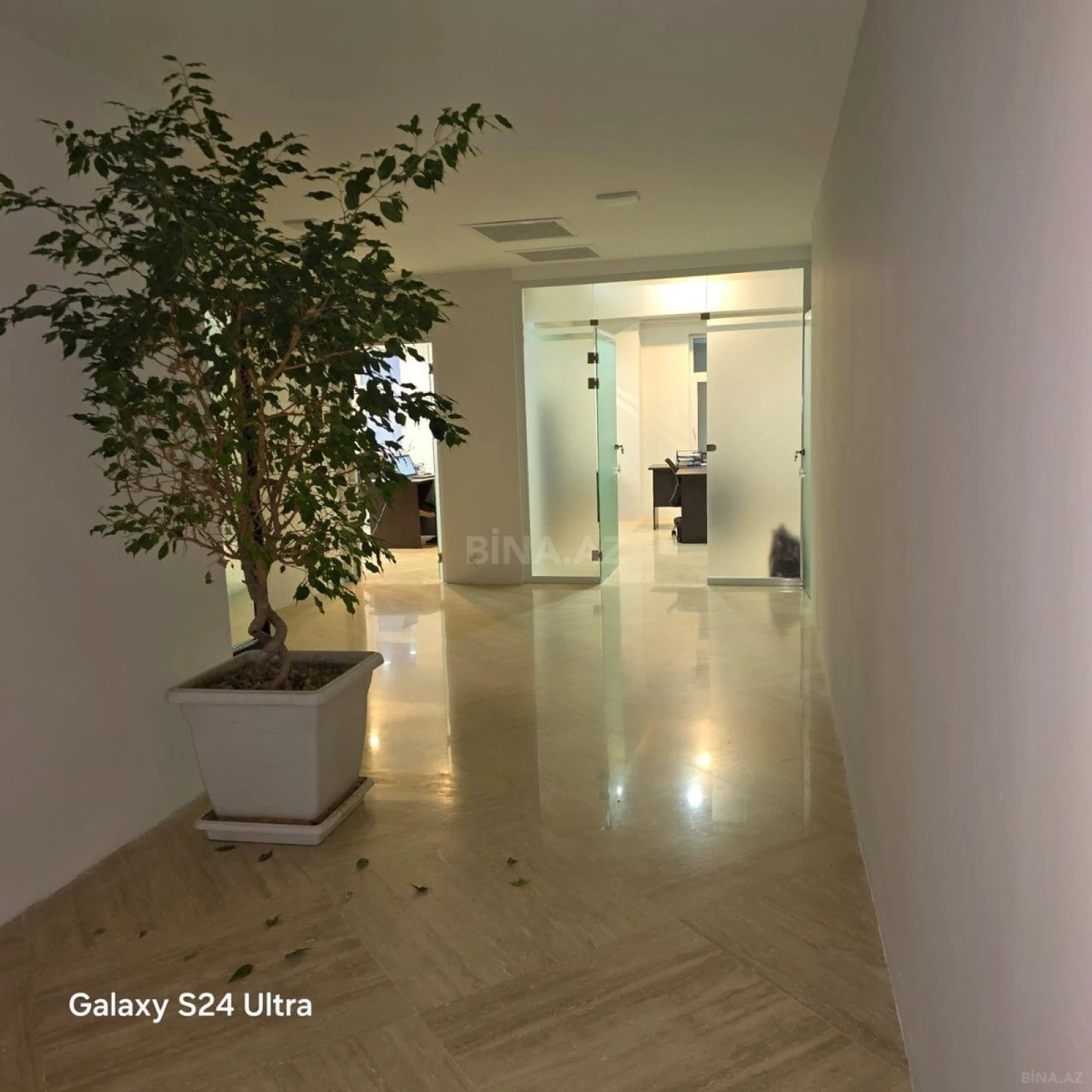 Kirayə verilir 3 otaqlı ofis 110 m²