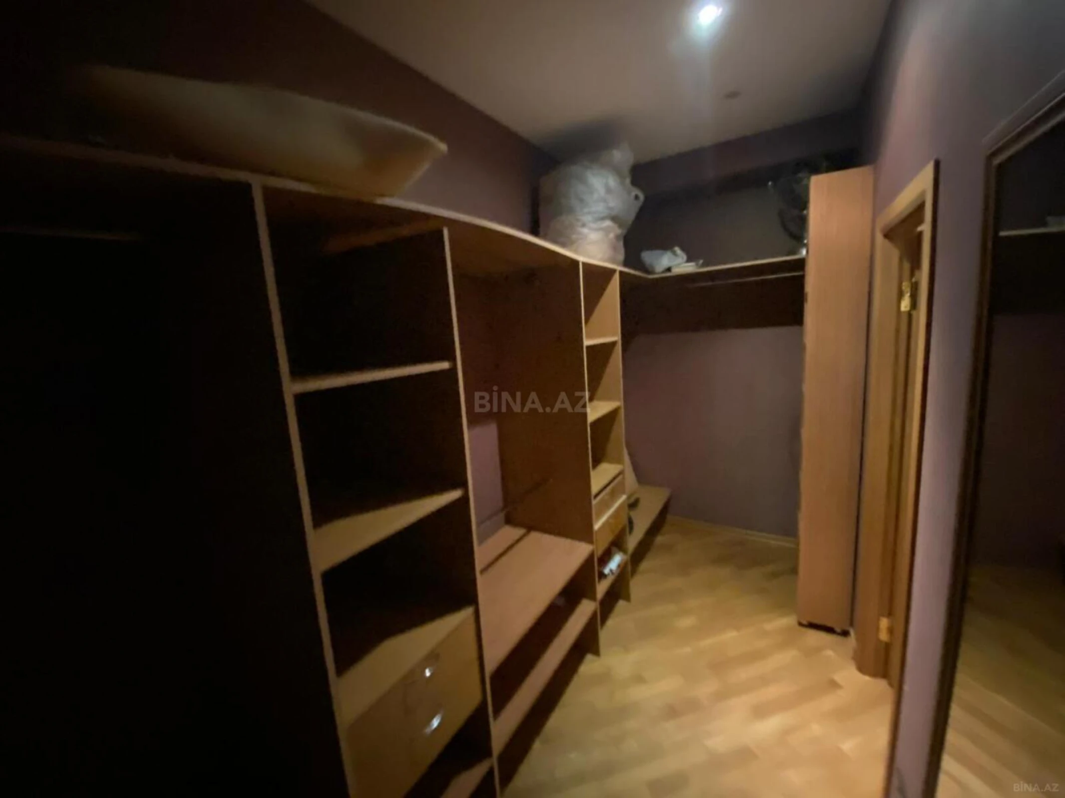 Satılır 4 otaqlı mənzil 220 m²