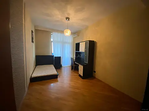 Satılır 4 otaqlı mənzil 220 m²