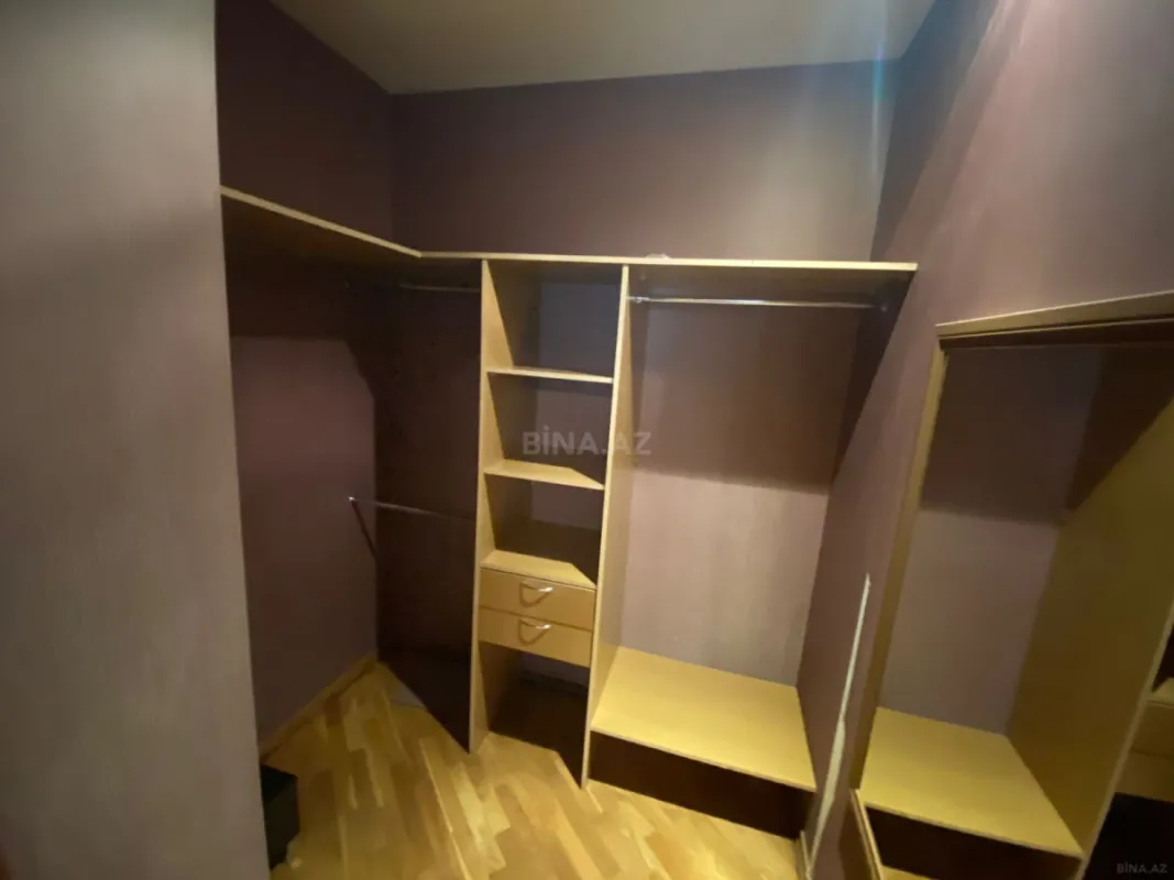 Satılır 4 otaqlı mənzil 220 m²