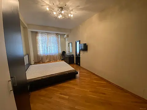 Satılır 4 otaqlı mənzil 220 m²