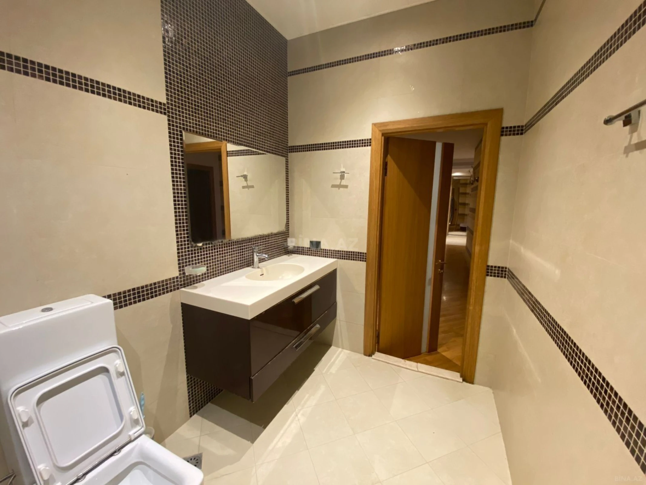 Satılır 4 otaqlı mənzil 220 m²