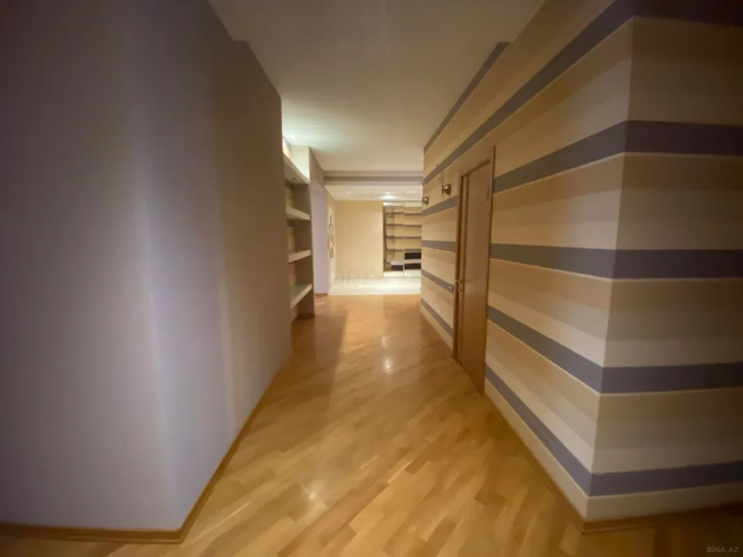 Satılır 4 otaqlı mənzil 220 m²