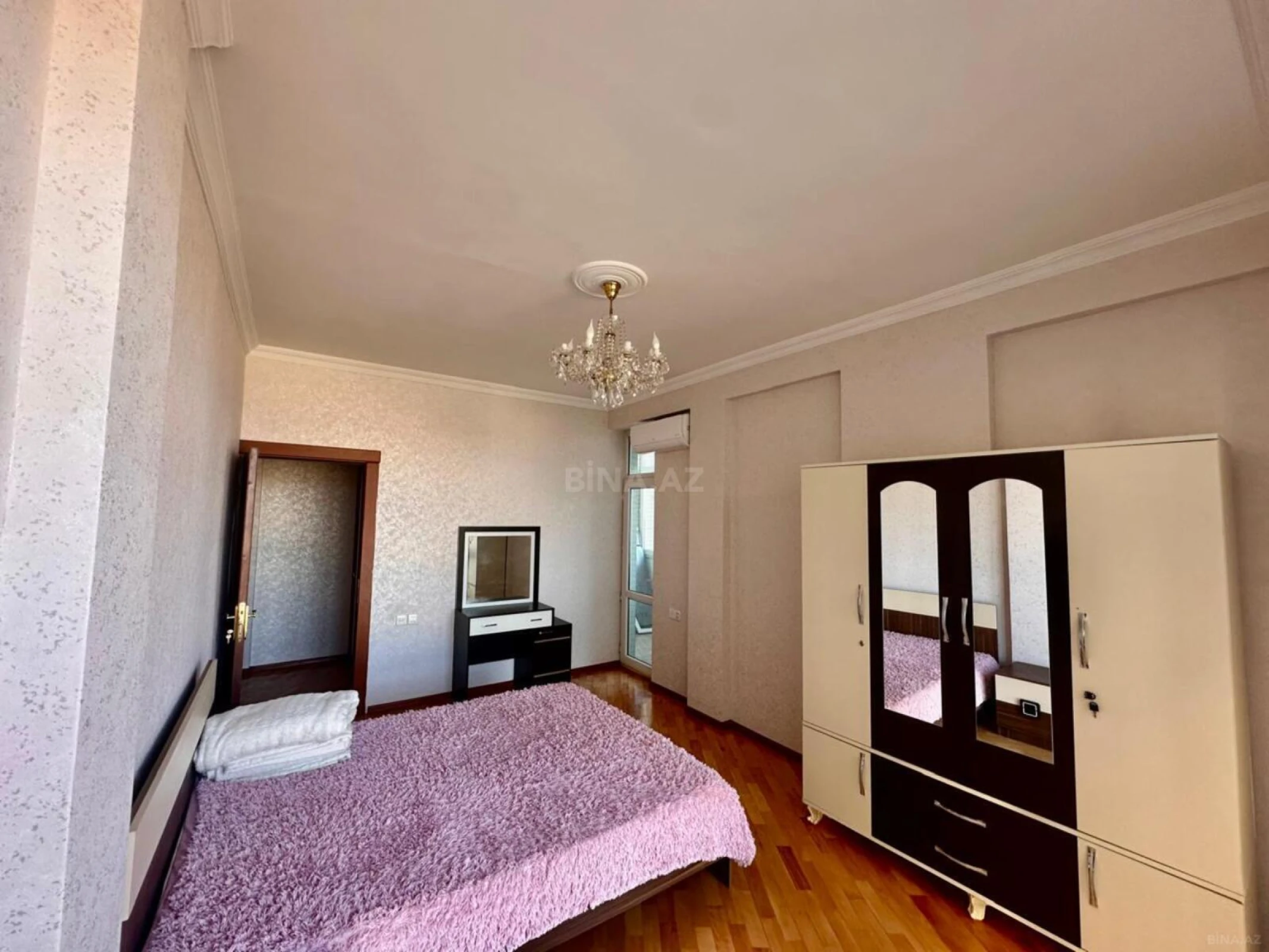 Kirayə verilir 2 otaqlı mənzil 82 m²