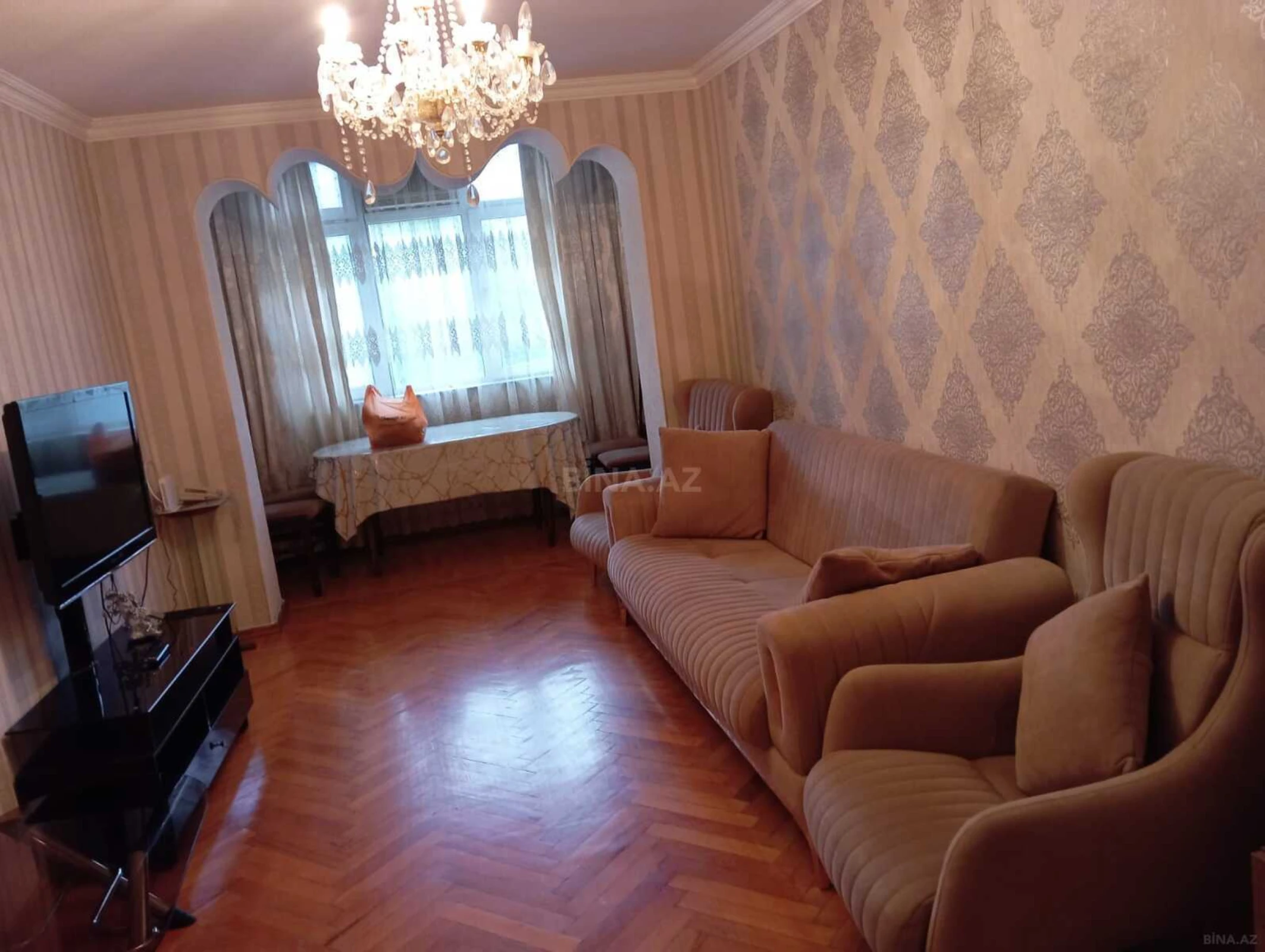 Kirayə verilir 3 otaqlı mənzil 180 m²