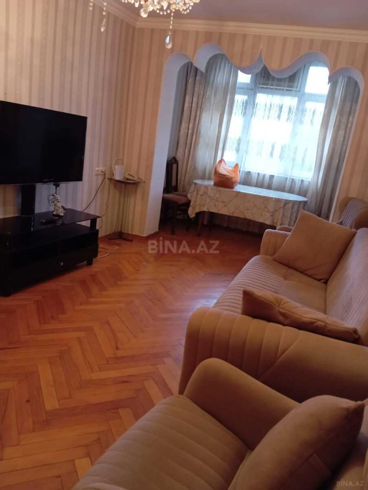 Kirayə verilir 3 otaqlı mənzil 180 m²