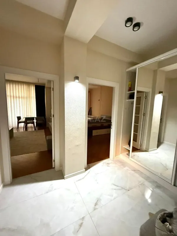 Kirayə verilir 2 otaqlı mənzil 78 m²