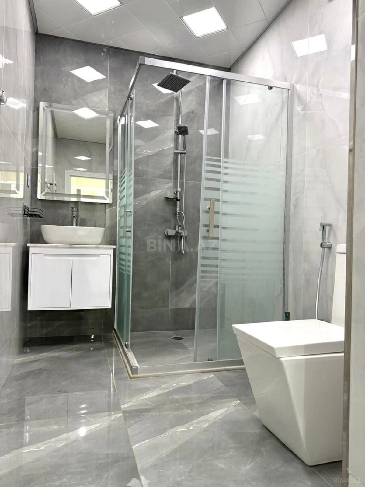 Kirayə verilir 2 otaqlı mənzil 78 m²