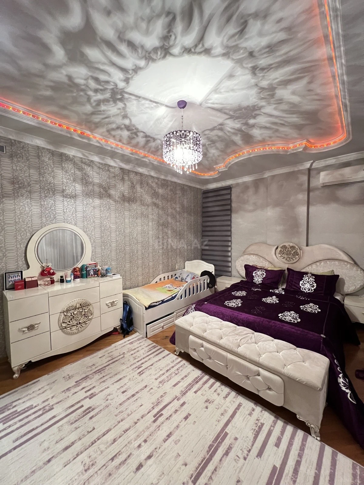 Satılır 3 otaqlı mənzil 140 m²