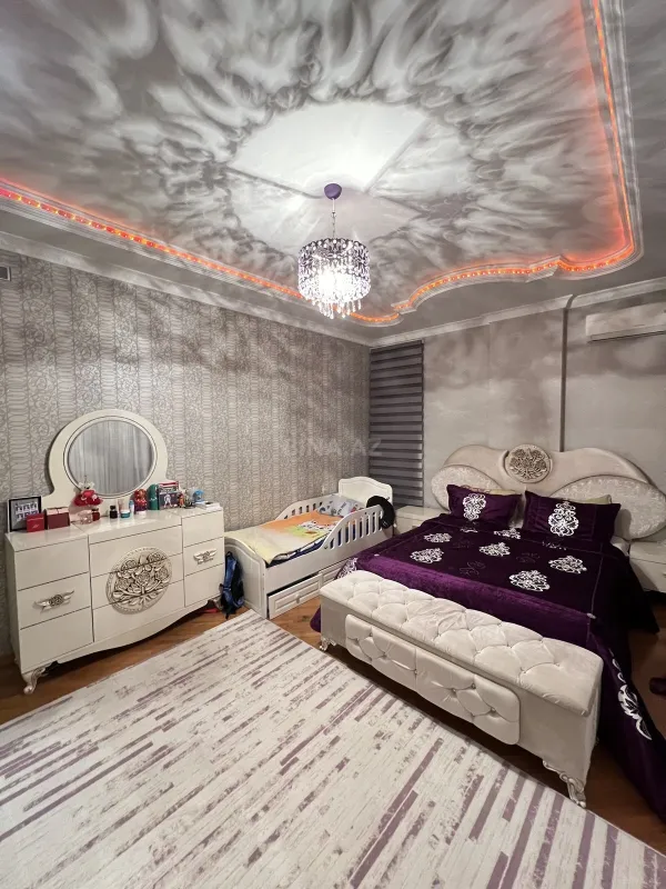 Satılır 3 otaqlı mənzil 140 m²