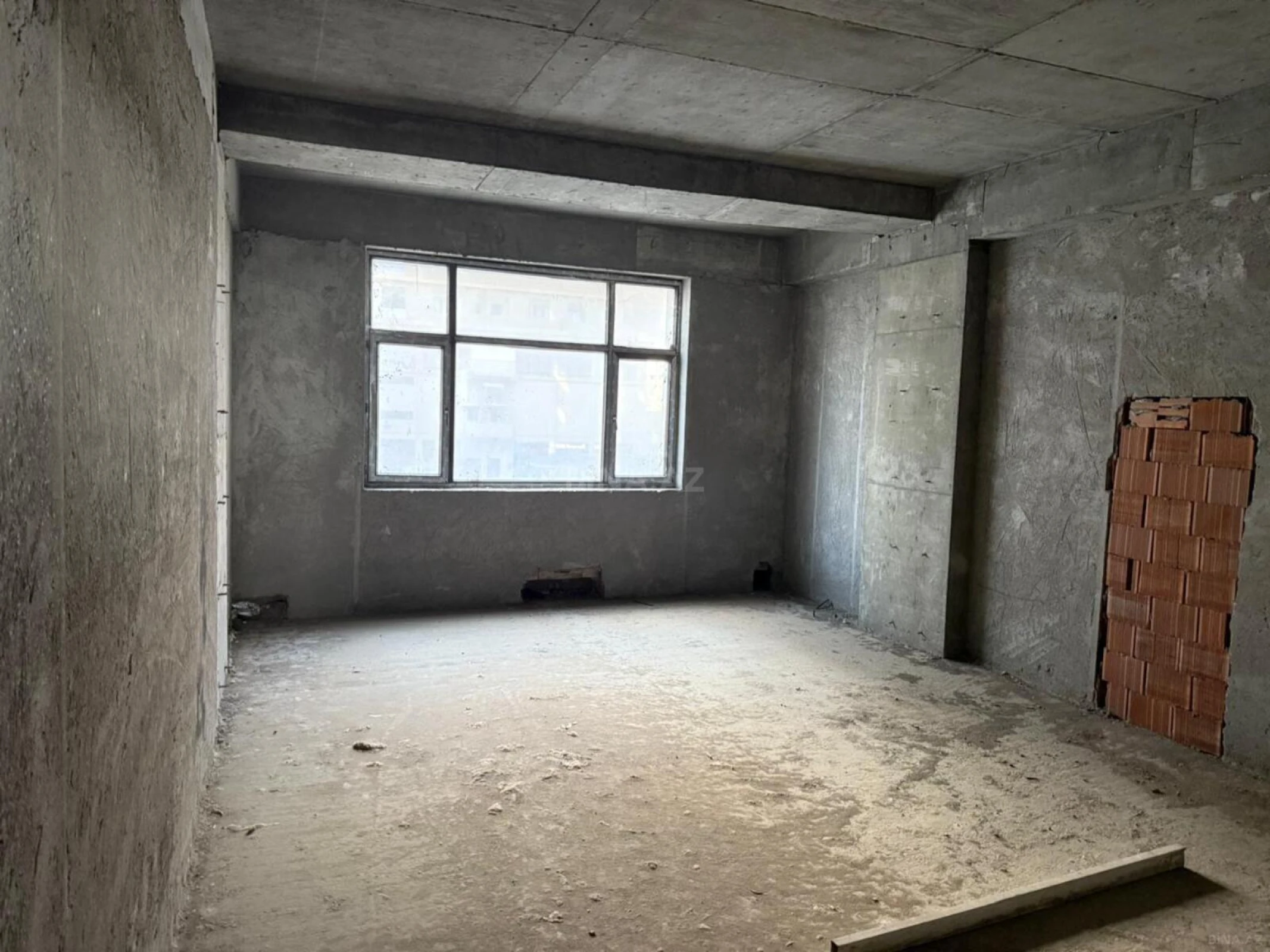 Satılır 4 otaqlı mənzil 255 m²