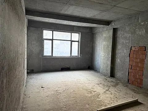 Satılır 4 otaqlı mənzil 255 m²