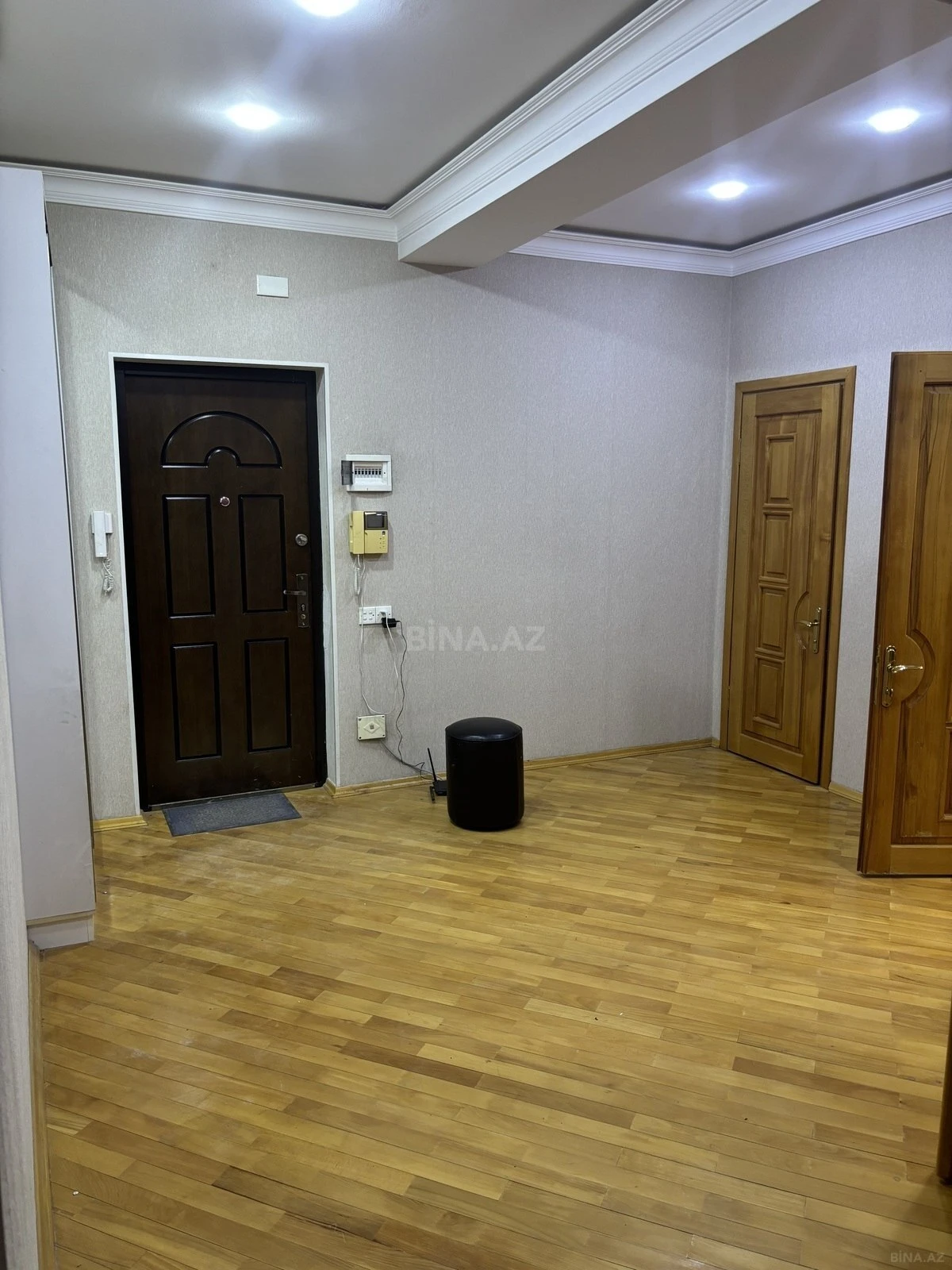 Kirayə verilir 3 otaqlı mənzil 150 m²