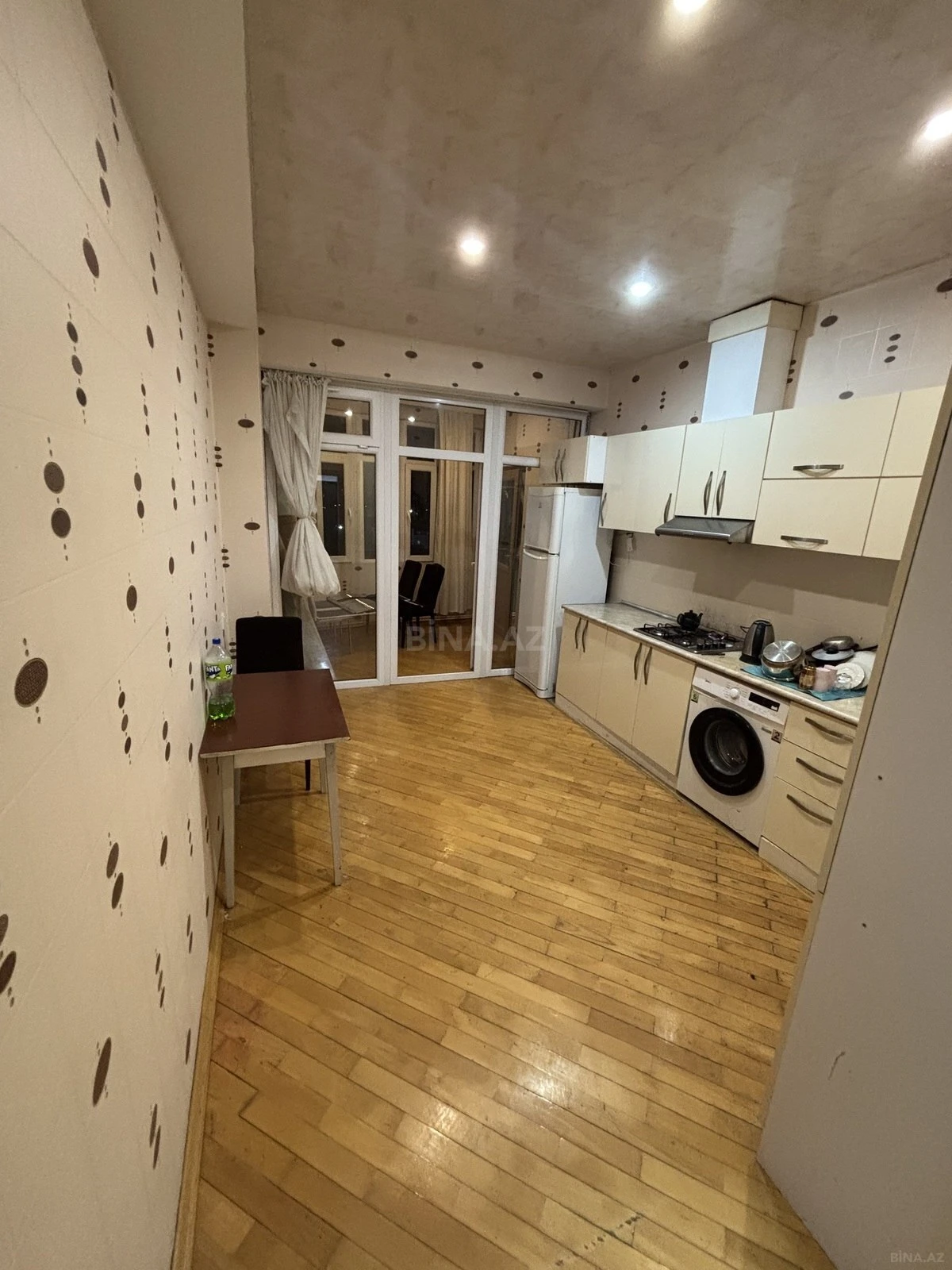 Kirayə verilir 3 otaqlı mənzil 150 m²