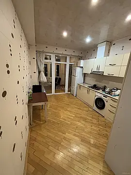 Kirayə verilir 3 otaqlı mənzil 150 m²