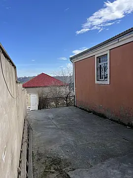 Satılır 4 otaqlı həyət evi 200 m²