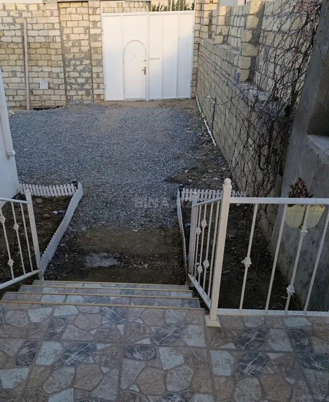 Satılır 5 otaqlı həyət evi 180 m²